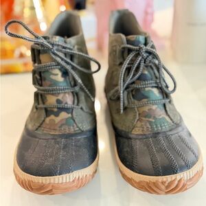Sorel Green and Black Camouflage Winter Boots
